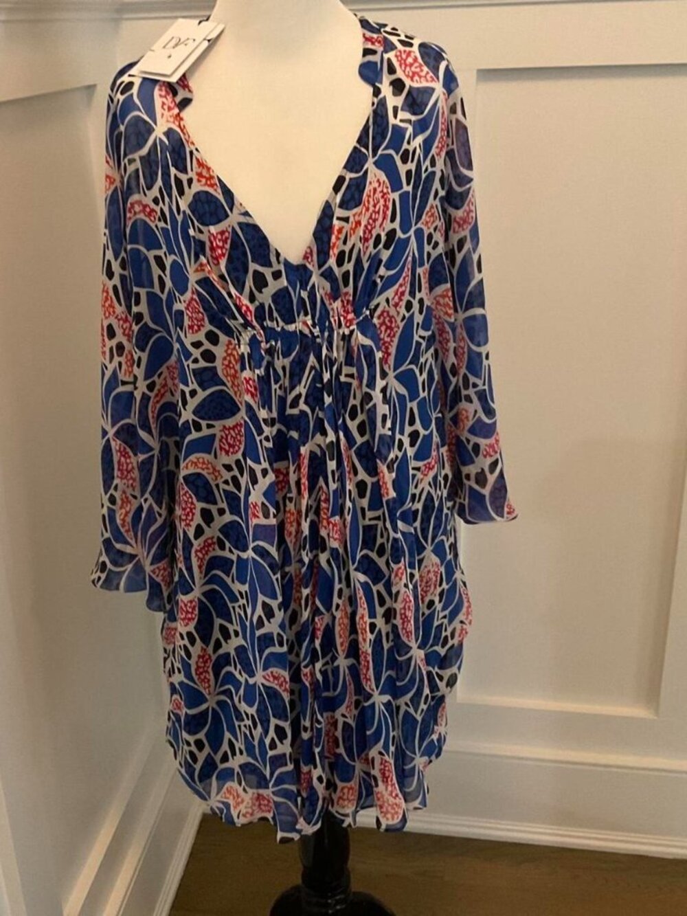 Diane von Furstenberg NWT, Women's Printed Mini Dress, 100% Silk, Size 4